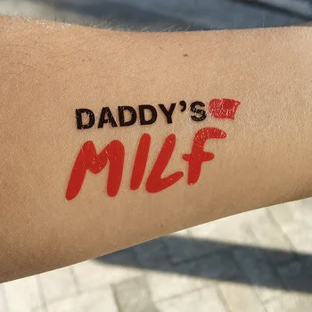 Фетиш временна татуировка milf-рогоносца за-закон-рогоносца