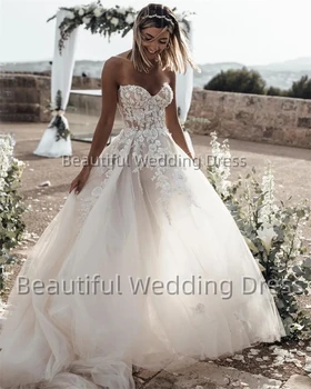 2024 Секси сватбена рокля без презрамки с великолепни кристали, кружевными апликации и отдавна сватба рокля трапециевидного силует.